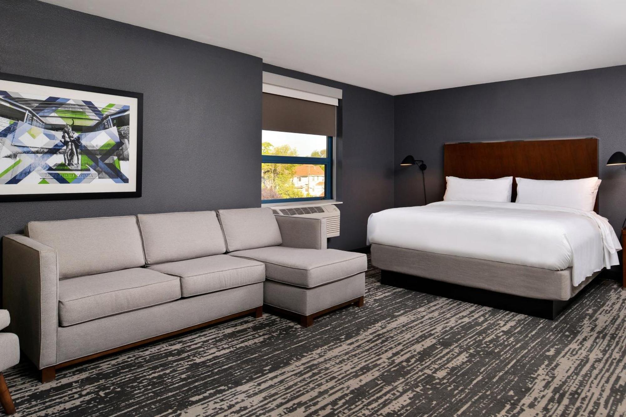 Four Points By Sheraton Omaha Midtown Exterior photo