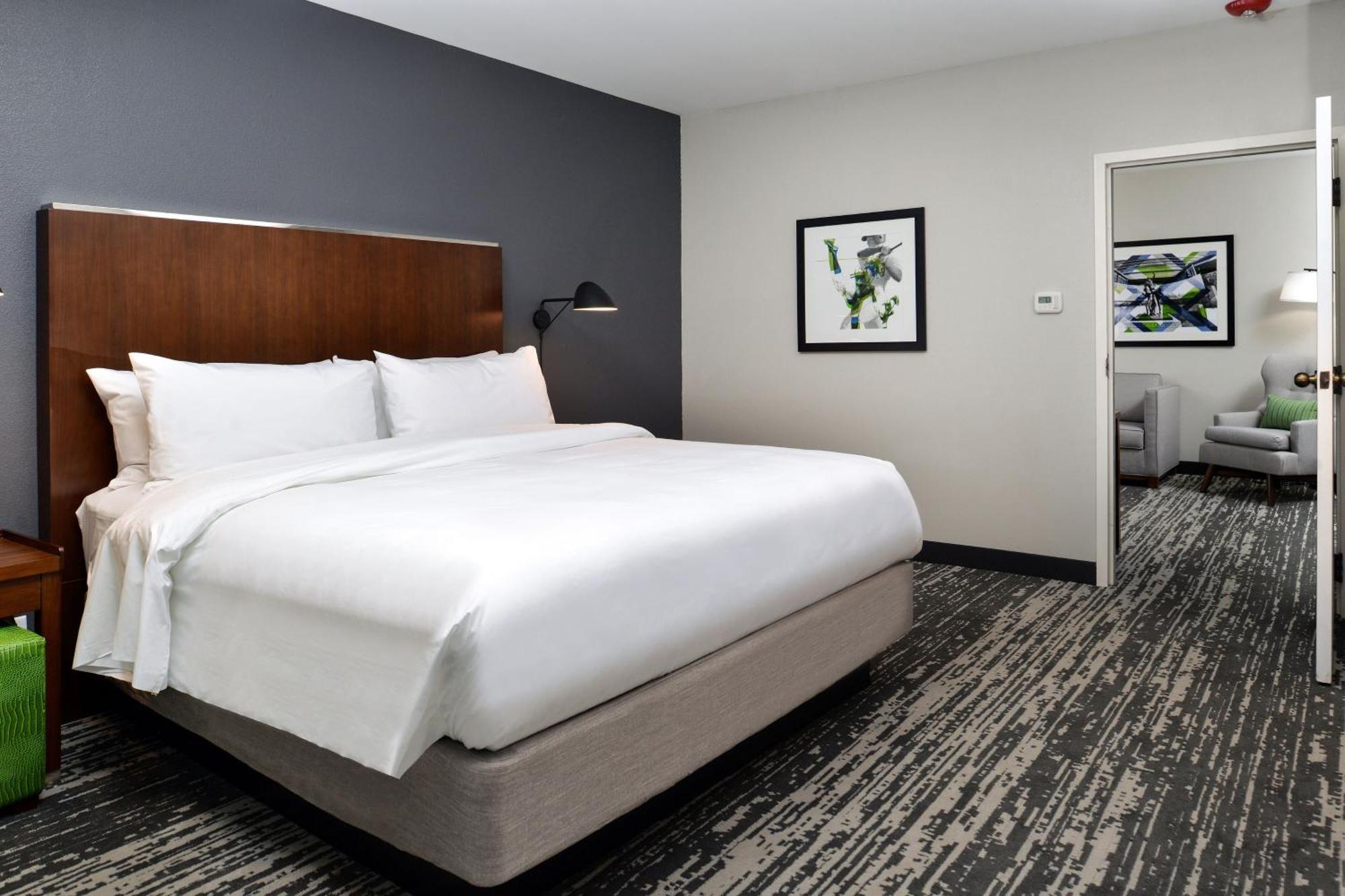 Four Points By Sheraton Omaha Midtown Exterior photo