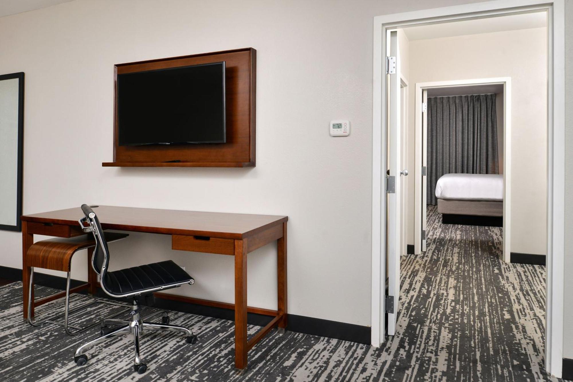 Four Points By Sheraton Omaha Midtown Exterior photo