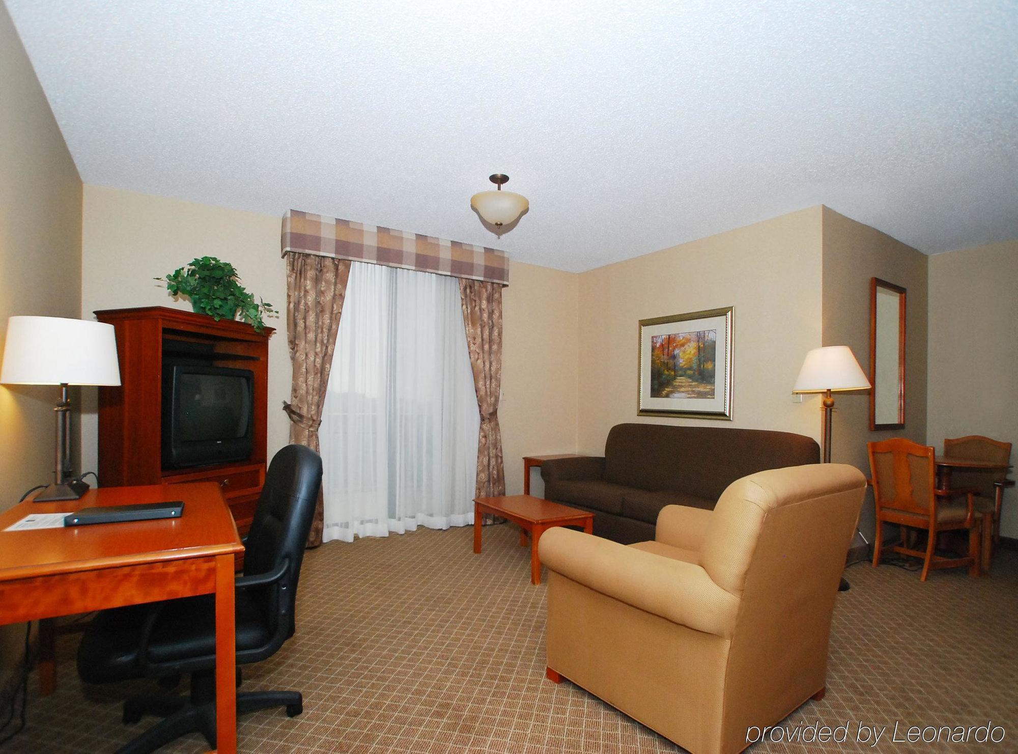 Four Points By Sheraton Omaha Midtown Room photo