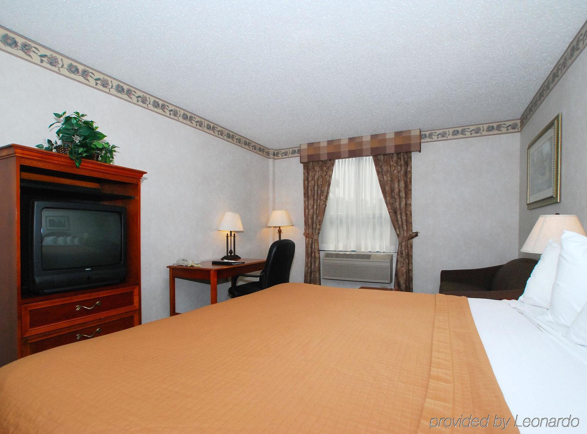 Four Points By Sheraton Omaha Midtown Room photo